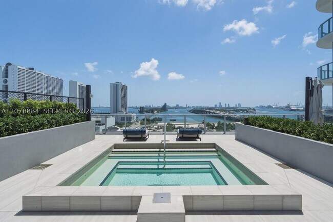 Building Photo - 1400 Biscayne Blvd
