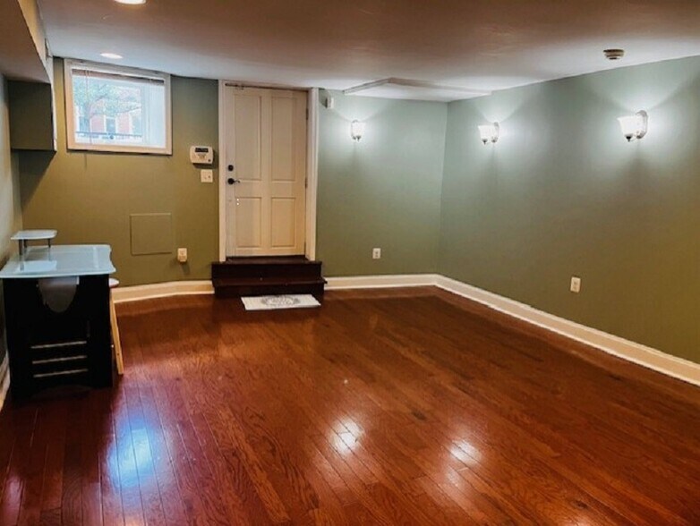 Entryway - 2644 N Charles St