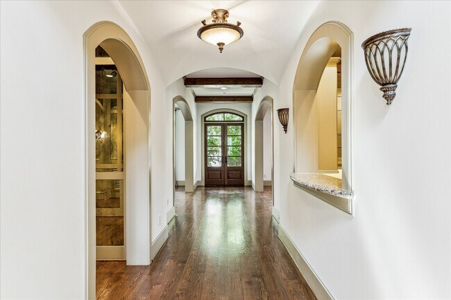 Building Photo - 4800 Palm St