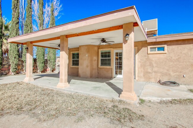 Building Photo - Beautiful East side HOME in Clin. Tx