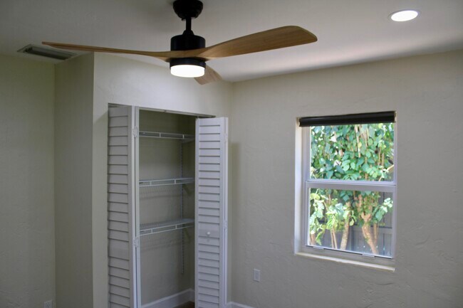 Building Photo - 3211 Floral Ave