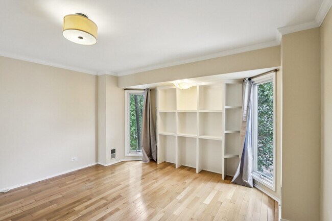 Building Photo - 106 Frank Lloyd Wright Ln