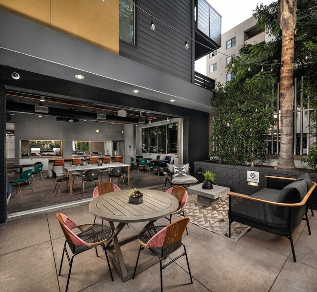 Building Photo - Fusion Encore Hollywood