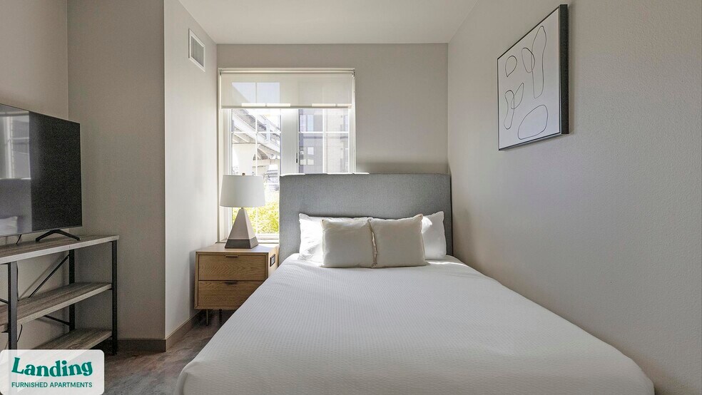 Building Photo - 1850 NW Front Ave