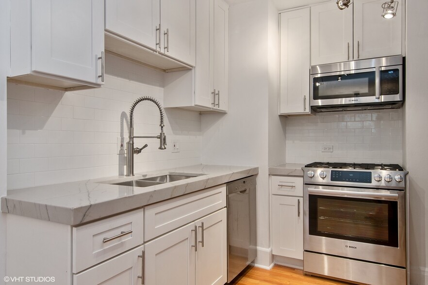 Kitchen - 3730 N Lake Shore Dr