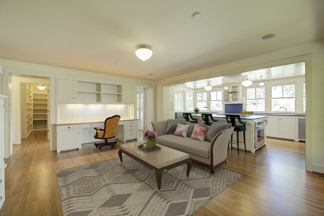 Building Photo - 5Bd/3.5Ba Medina House