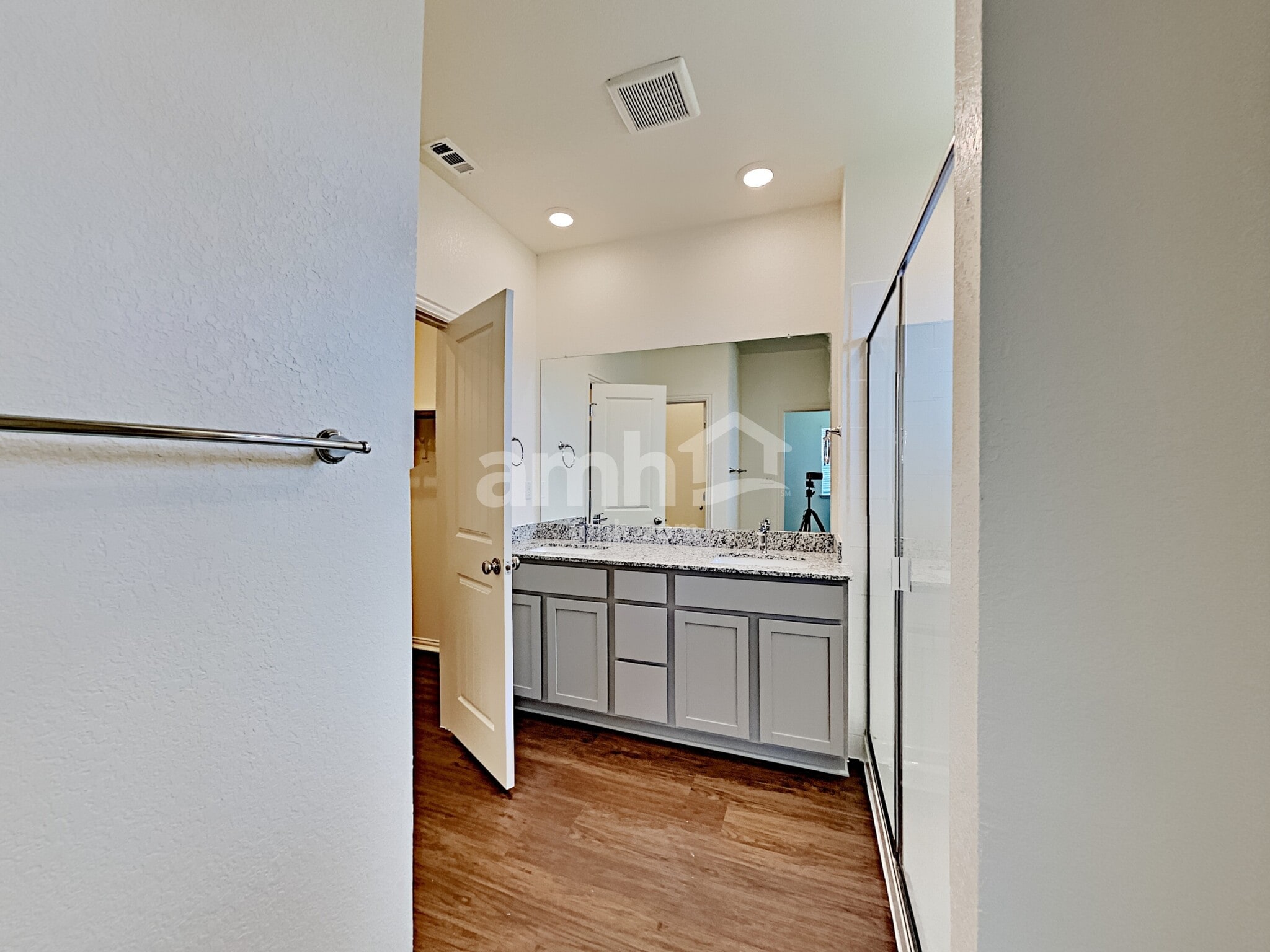 Building Photo - 2717 Lillybrook Ln