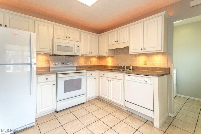 Building Photo - 6330 Cumberland Dr