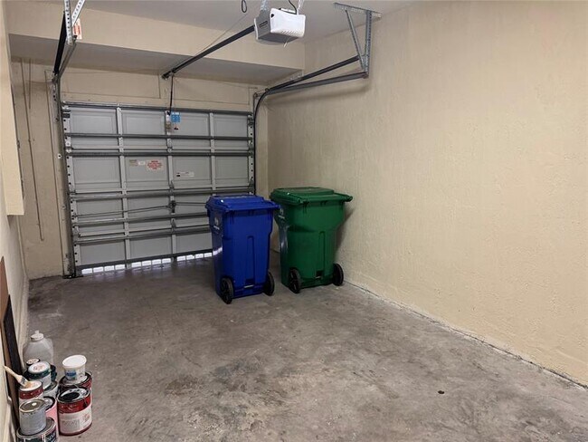Building Photo - 8531 SW 25th Ct