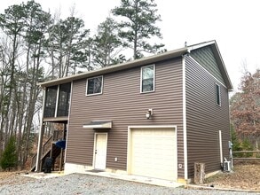 Building Photo - Furnished & All Inclusive Rental with Lake...
