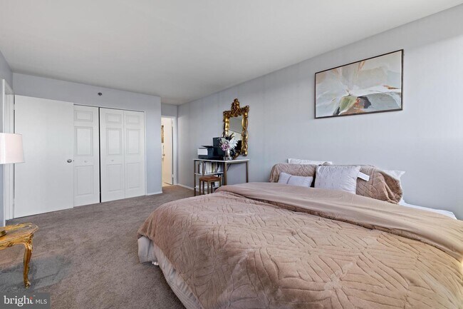 Building Photo - 5911 Edsall Rd