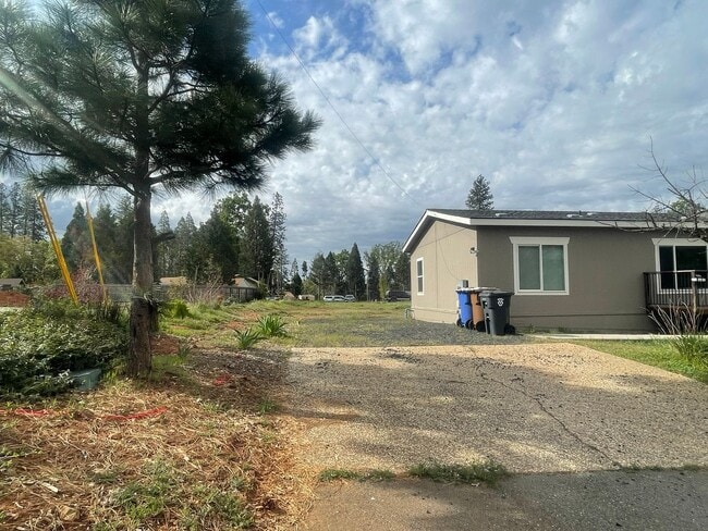 Building Photo - 3bed 2bath + bonus room, natural landscaping, Split Floor Plan Lower Magalia Paradise Pines