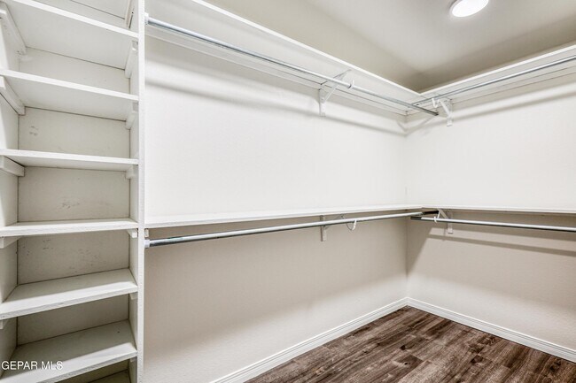 Building Photo - 5733 Saplinas Rd