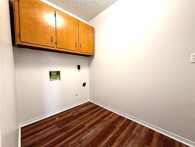 Building Photo - 955 Louise Ave