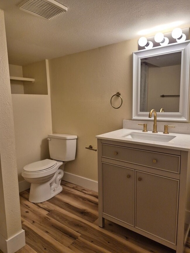 Building Photo - Cozy 1 bedroom close to Seattle Ferry and ...