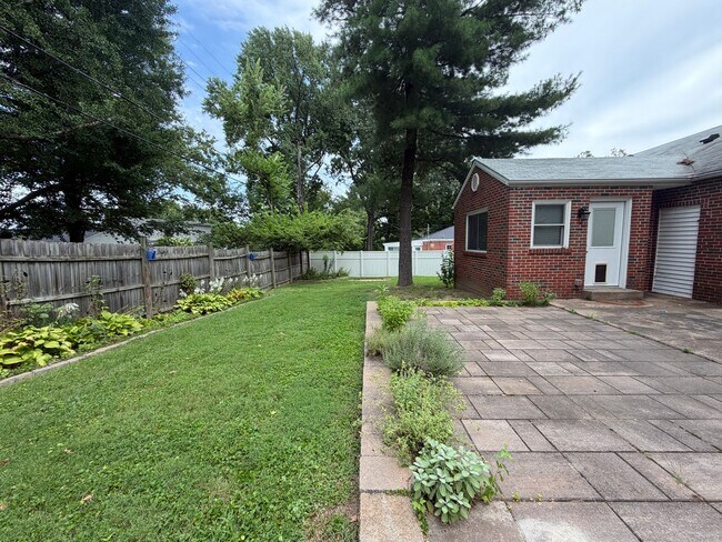 Building Photo - 421 Cannonbury Dr