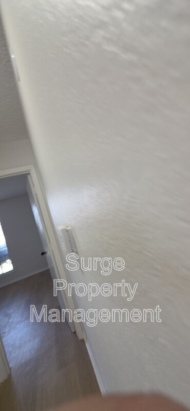 Building Photo - 227 Vista Way