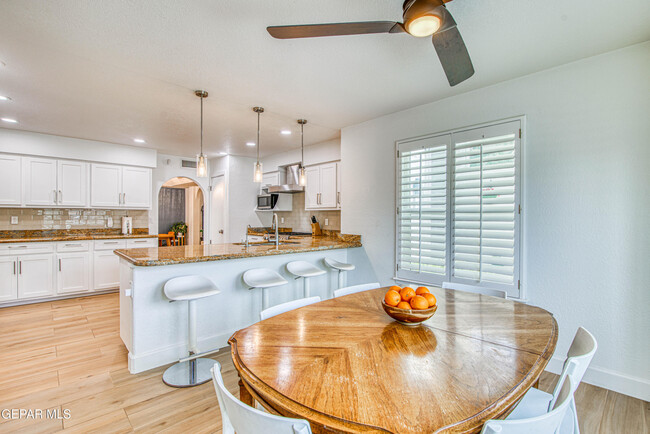 Building Photo - 6205 Brisa Del Mar Dr