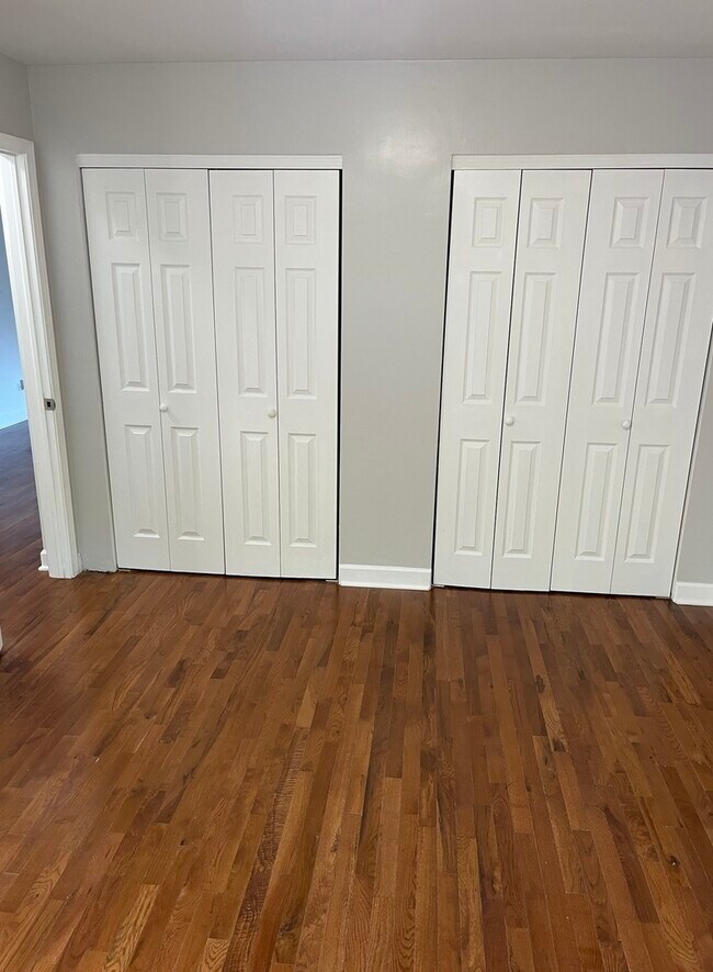 Building Photo - 1534 W Farwell Ave