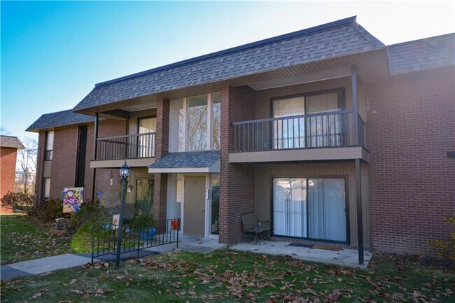 Primary Photo - 703 College Park Dr