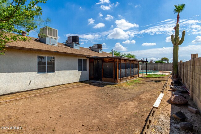 Building Photo - 4001 W Libby St