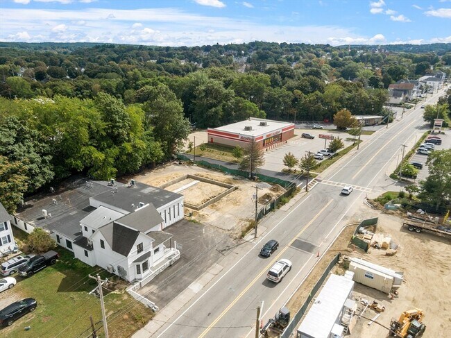 Building Photo - 843 Main St
