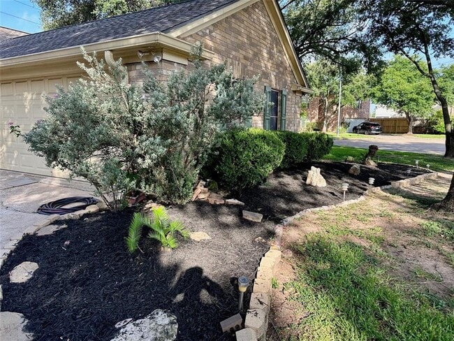 Building Photo - 3010 Flintwood Dr