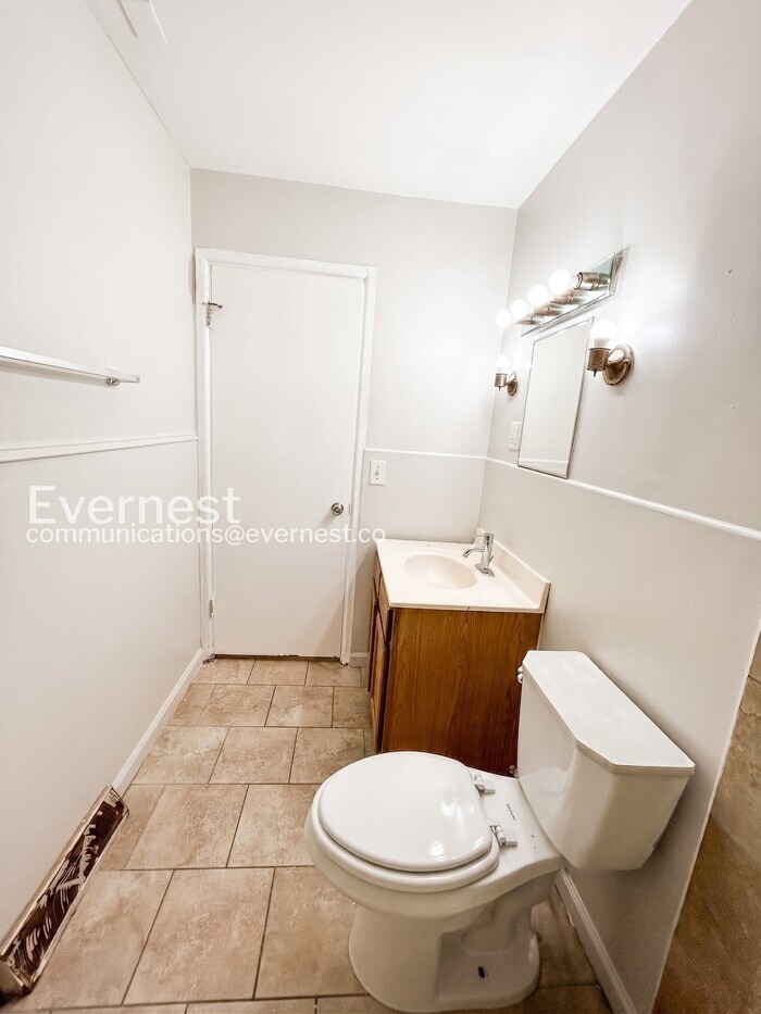 Building Photo - 1359 Cove Ln