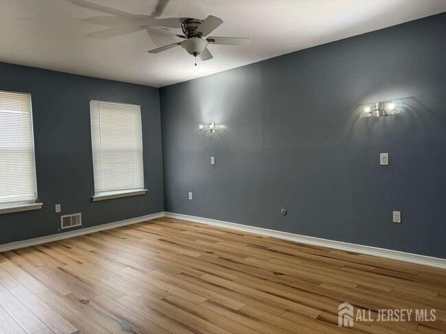 Building Photo - 2 Mochen Ct