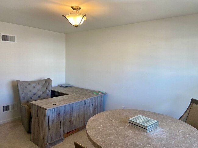 Building Photo - 27 E Imperial Dr