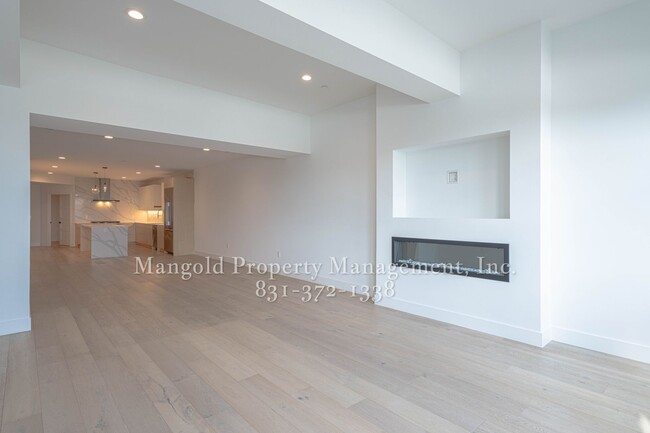 Building Photo - Luxurious 2-Bed 2.5-Bath Condo Located in ...