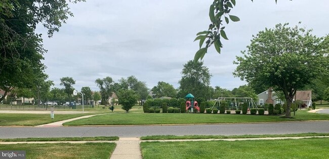 Building Photo - 722 Sedgewick Ct