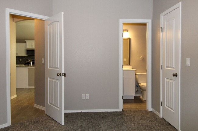 Building Photo - 1217 Golden Summer Pl