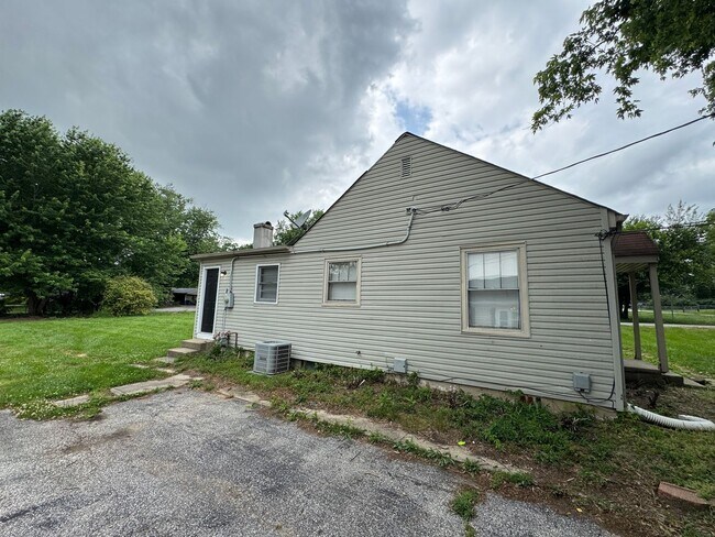 Building Photo - Greenwood 3 Bedroom 2 Bath