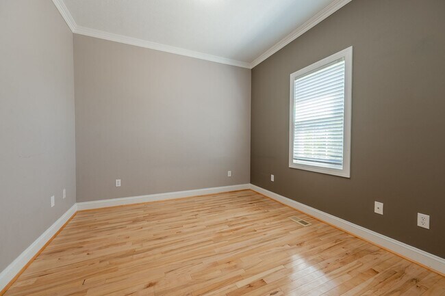 Building Photo - 1701 Stratford View Dr