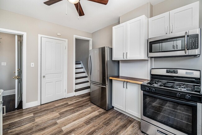 Building Photo - 2218 Scott St