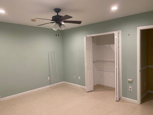 Building Photo - 39 Circle Dr