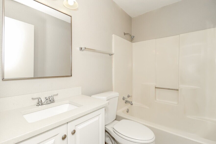 Building Photo - 721 Oak Grove Ln