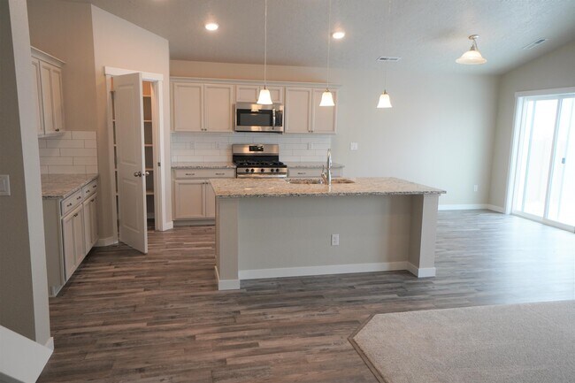Building Photo - 3067 N Greengate Way