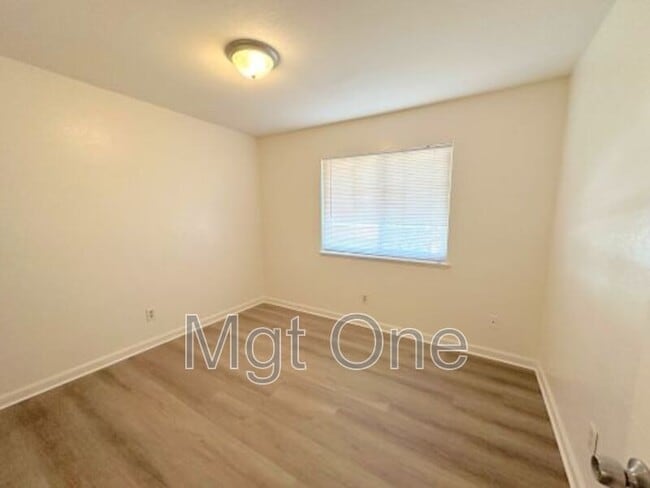 Building Photo - 13552 Poppy Pl