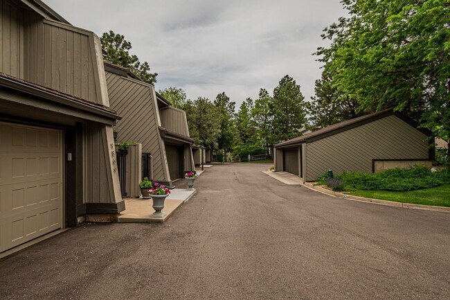 Building Photo - 3BD, 2.5BA Arapahoe Lake Park Townhome Nea...