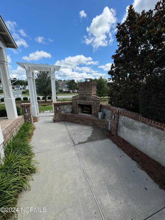 Building Photo - 819 Meadowsweet Ln