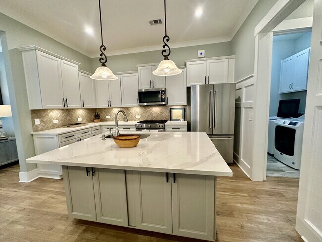 Building Photo - Beautiful Four Bedroom Fully Furnished Home Located in The Walk!