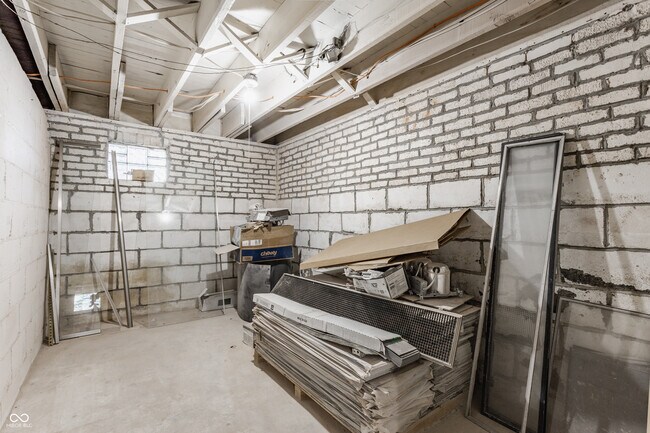 Building Photo - 1235 Tecumseh St