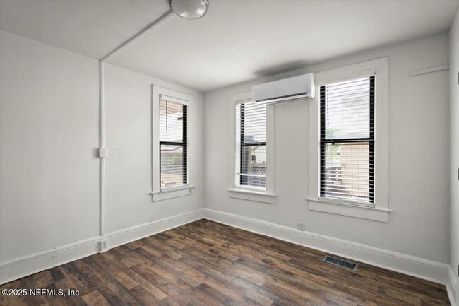 Building Photo - 1516 McDuff Ave S