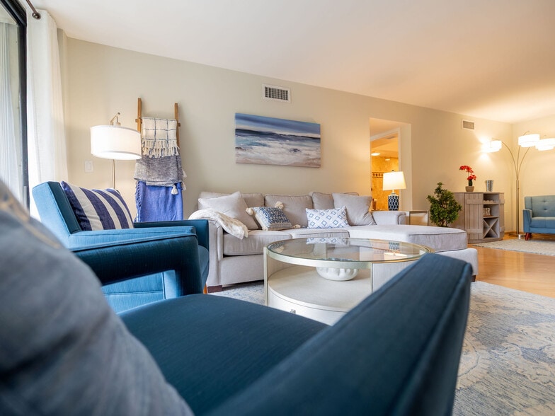 Building Photo - 3200 S Ocean Blvd