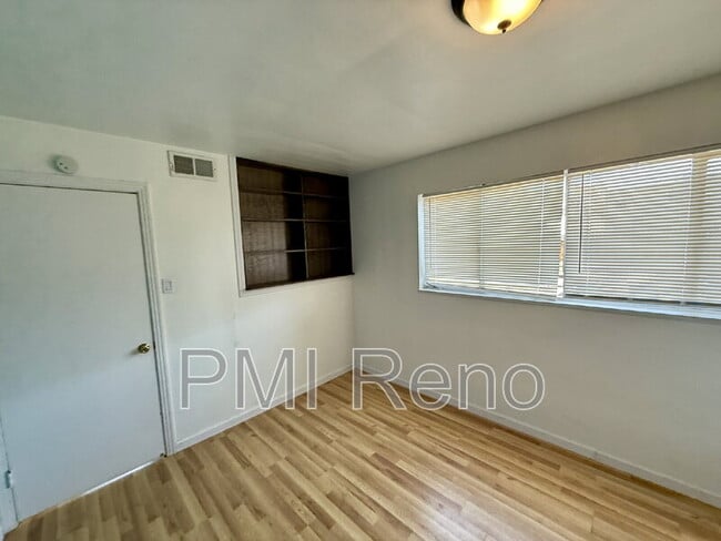 Building Photo - 790 Topaz Dr