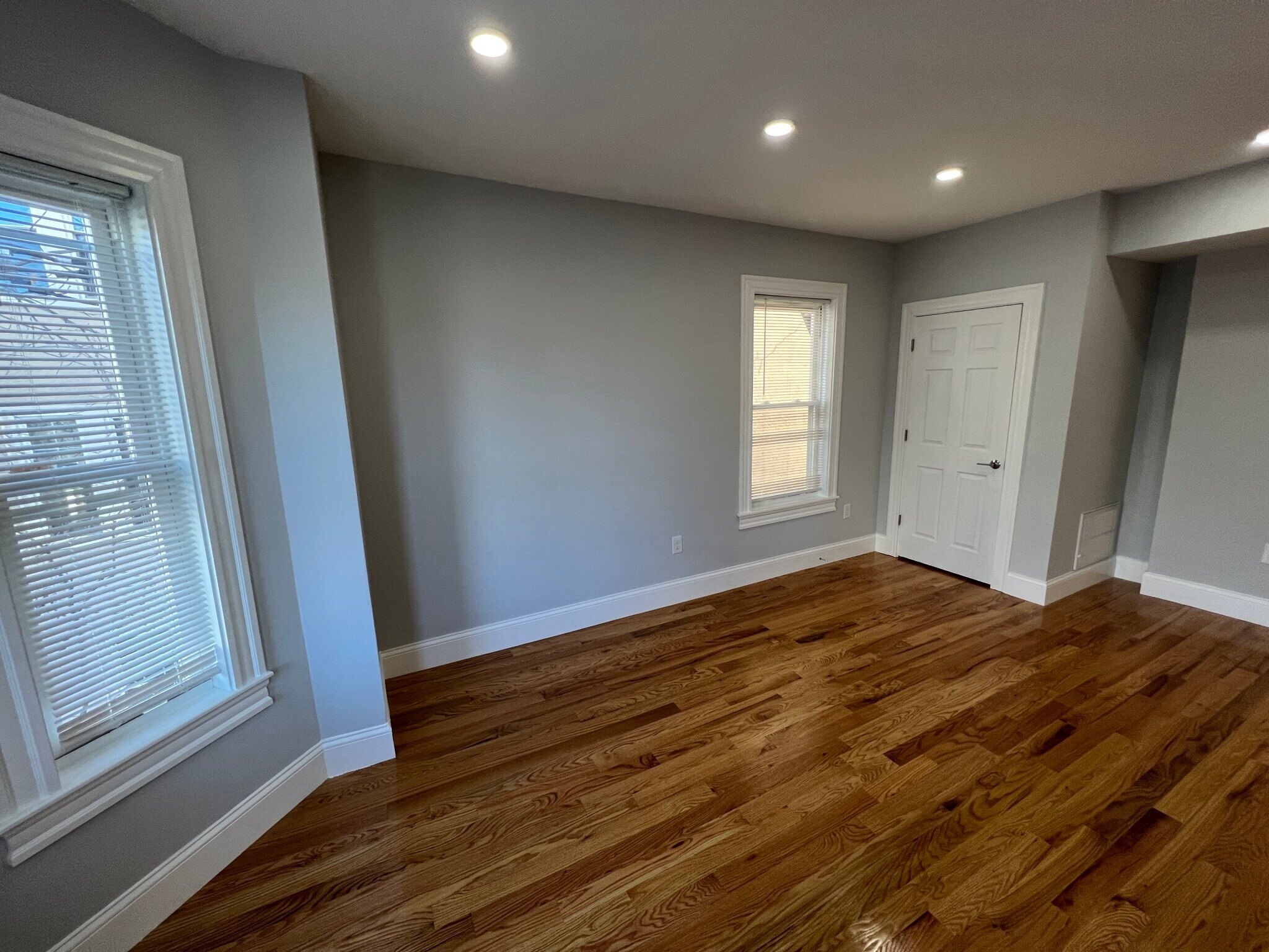 Building Photo - 372 Oxford St