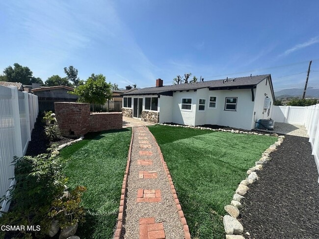 Building Photo - 21420 Chatsworth St