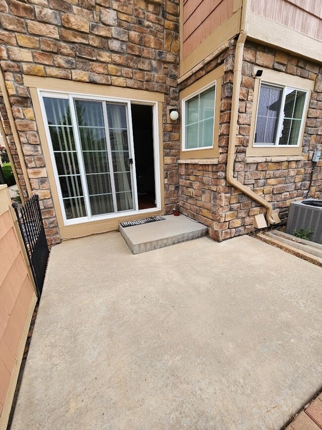 Building Photo - 23525 E Platte Dr